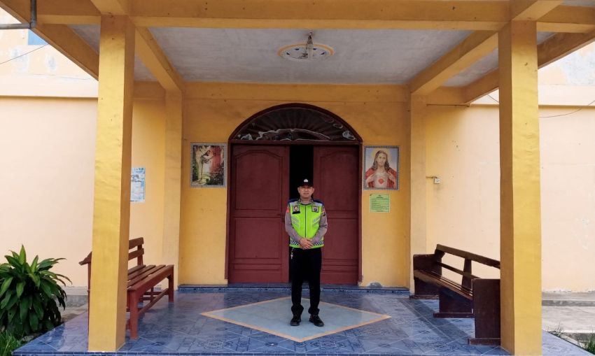 Polsek Rambutan Pengamanan Ibadah Minggu bagi Umat Kristiani