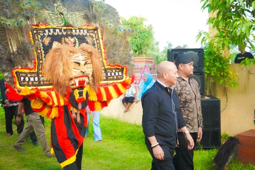 Nikson Nababan Disambut Warga Jawa di Langkat Dengan Tarian Reog Ponorogo