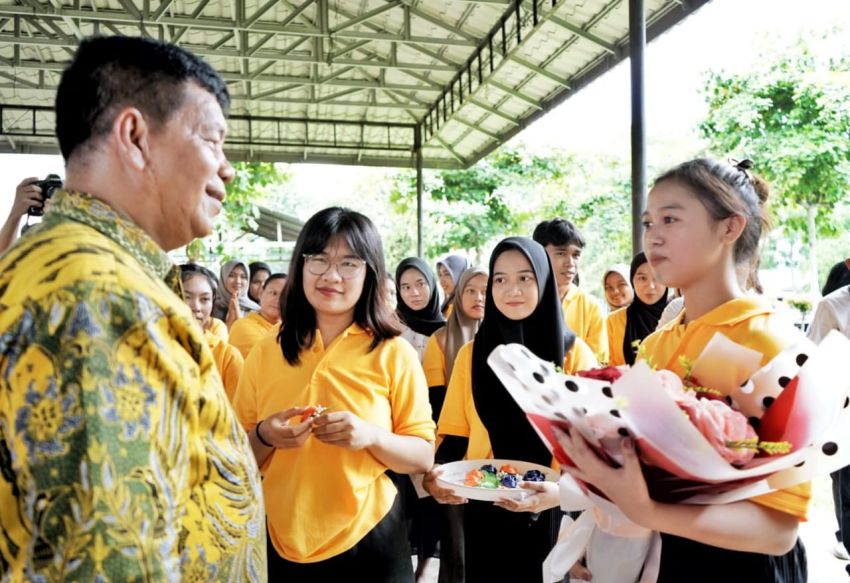 Radiapoh Sinaga Motivasi 150 Putra Putri Simalungun Ikuti Diklat Program Si Kerja