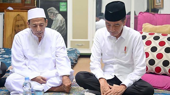 Presiden Jokowi Tiba di Rumah Duka Istri Habib Lutfhi