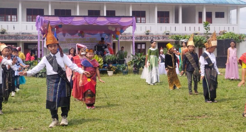 Siswa SD Negeri Percontohan 091317 Pamatang Raya Gelar Pentas Seni