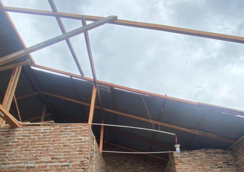 Angin Kencang Rusak 2 Rumah di Pagarmerbau, Listrik Padam 5 Jam