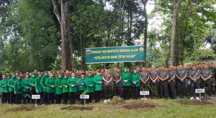 Danrindam I/BB Tanam Pohon Bersama Siswa Prodi Diktukba