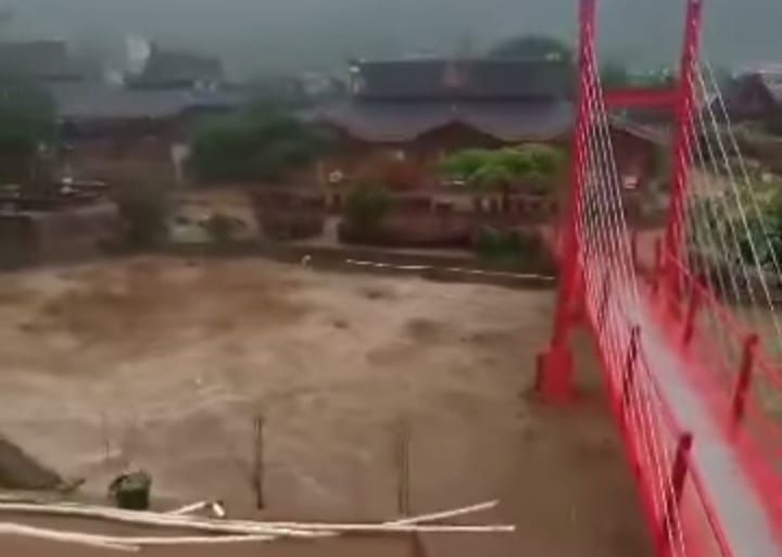Kawasan Pemandian Air Panas di Karo Terkena Banjir Bandang