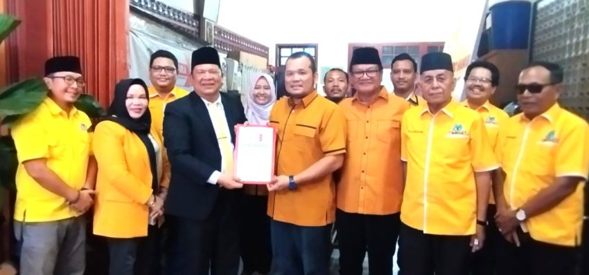 Irsan Efendi Nasution Daftar Balon Wali Kota ke Partai Hanura Padangsidimpuan