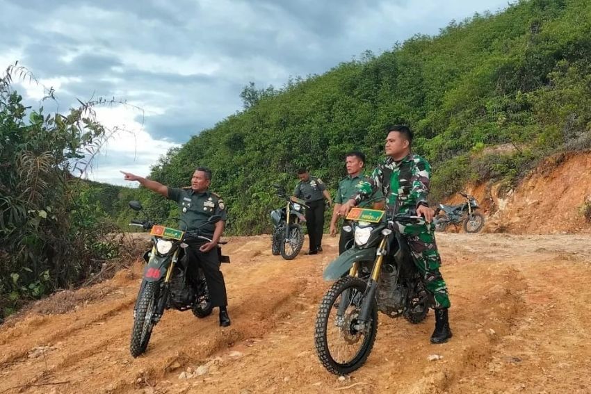 Danrem Kolonel Lukman Hakim Naik Trail ke Lokasi TMMD 120 di Pondok Batu