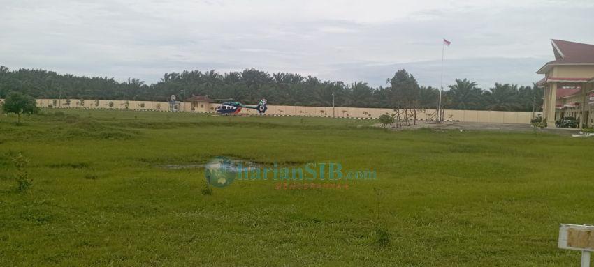 Tumpangi Helikopter, Manajer PT SSL Sambangi Polres Palas