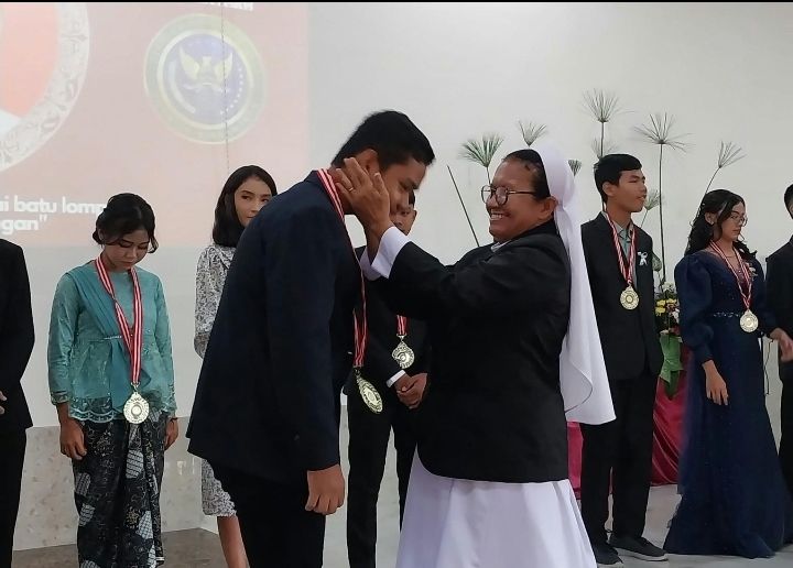 SMP Swasta RK Bintang Timur Pematangsiantar Gelar Pemberkatan dan Pelepasan Siswa Kelas IX