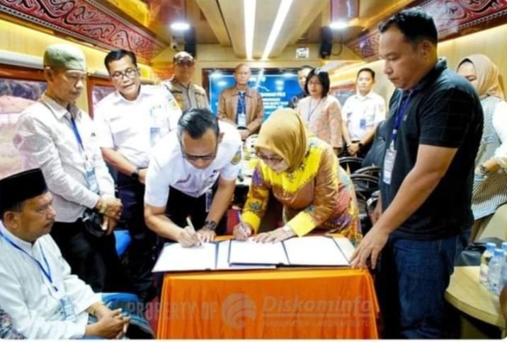 Plt Bupati dan PT KAI Teken MoU Pengangkutan Jemaah Calon Haji Labuhanbatu