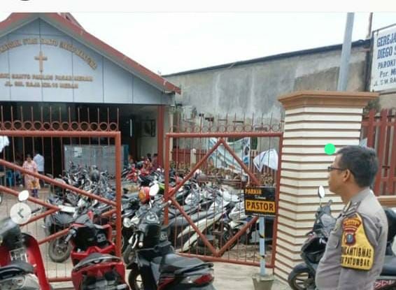 Polsek Patumbak Beri Pengamanan Ibadah Minggu