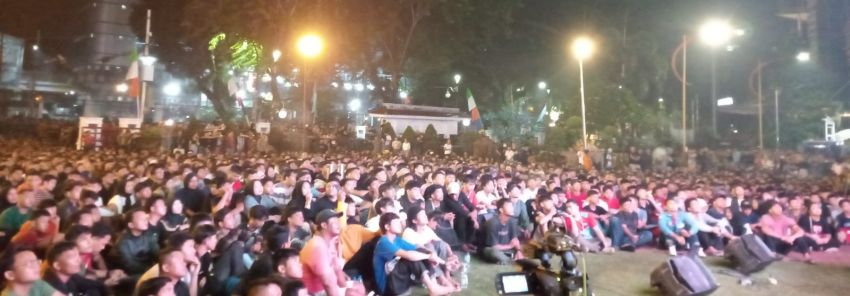 Ribuan Warga Medan Nobar Indonesia Vs Irak di Balai Kota Medan