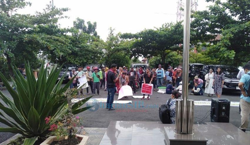 Demo di Kantor PN Simalungun, Warga Desa Sihaporas Minta Sobartua Siallagan Dibebaskan Hakim