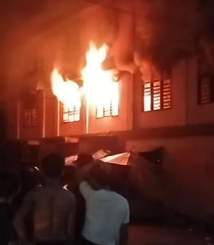 Petugas Damkar Berhasil Padamkan Api di Losmen Bahagia Tebingtinggi