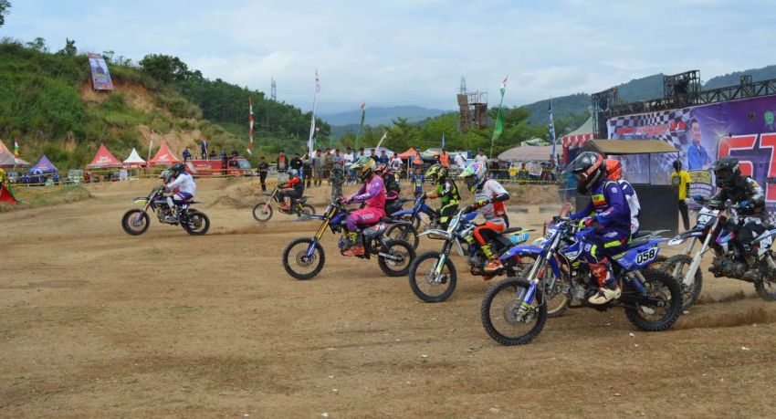 Kejuaraan Grastrack dan Motocross Nasution MX Ditutup, Tim Langit Tronik Funmo Juara