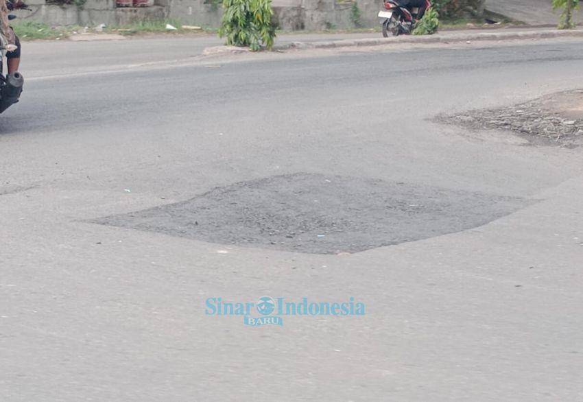 Lubang di Jalinsum Simpang Rambung Tebingtinggi Sudah Ditambal