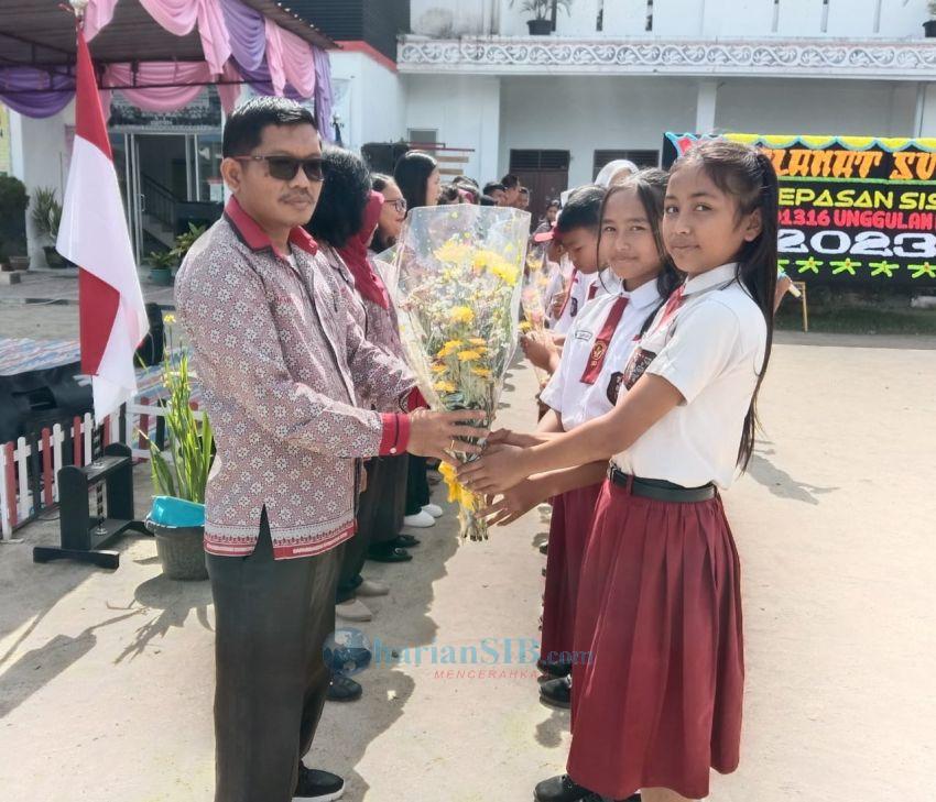Pelepasan Siswa SDN 091316 Unggulan Pamatangraya Penuh Rasa Haru