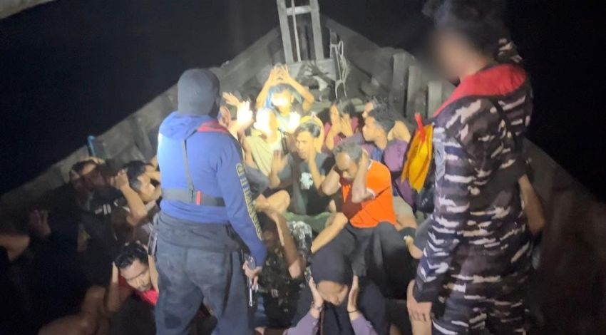 TNI AL Lanal TBA Amankan 23 PMI Tujuan Malaysia di Perairan Kuala Tanjung