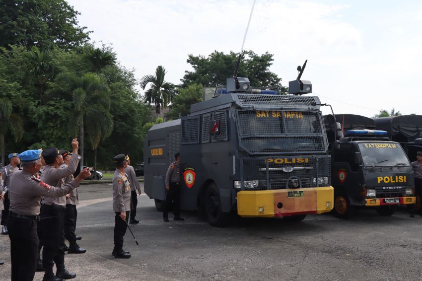 Kapolrestabes Medan Cek Fisik dan Administrasi Randis Polri