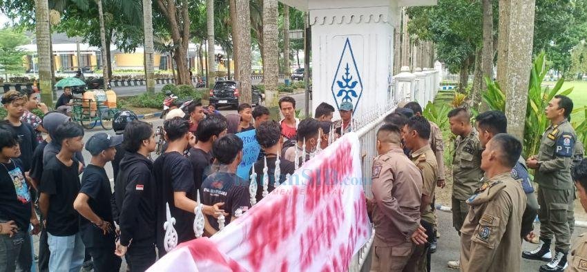Diduga Gawat Polusi, 8 Perusahaan di Namorambe Didemo ke Kantor Bupati Deliserdang