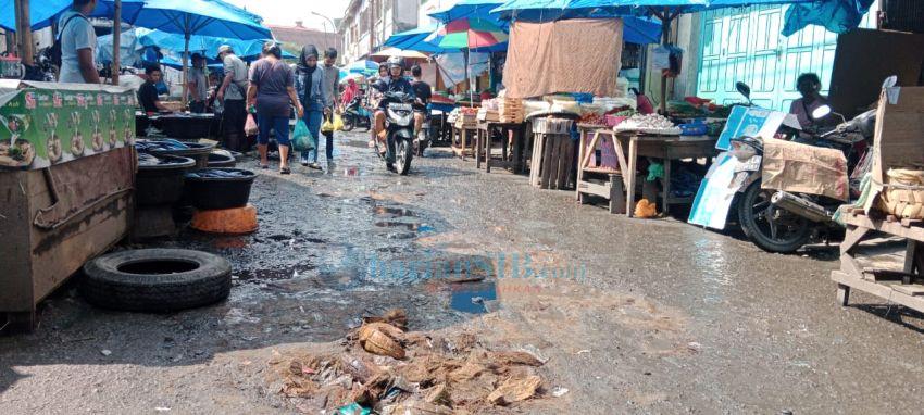 Jalan Iskandar Muda Tebingtinggi Rusak Berlubang Resahkan Pengguna Jalan