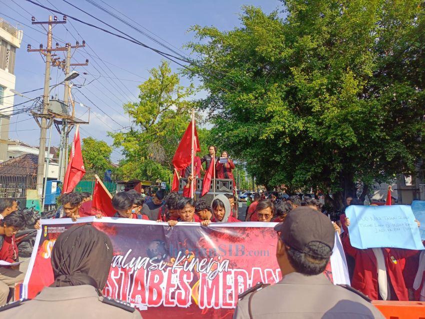 Puluhan IMM Unjukrasa di Depan Polrestabes Medan
