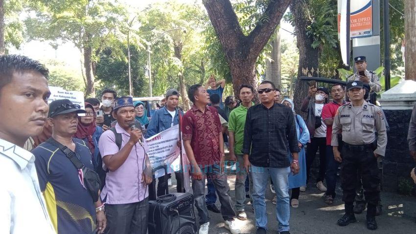 Warga Asahan Unjuk Rasa ke DPRD SU Tuntut Dinas PUPR Selesaikan 11 Paket Proyek Multiyears