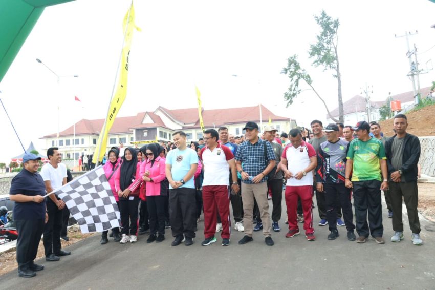 Memperingati HUT ke-78 Bhayangkara Bupati Tapsel Bersama Forkopimda Kompak Ikuti Olahraga