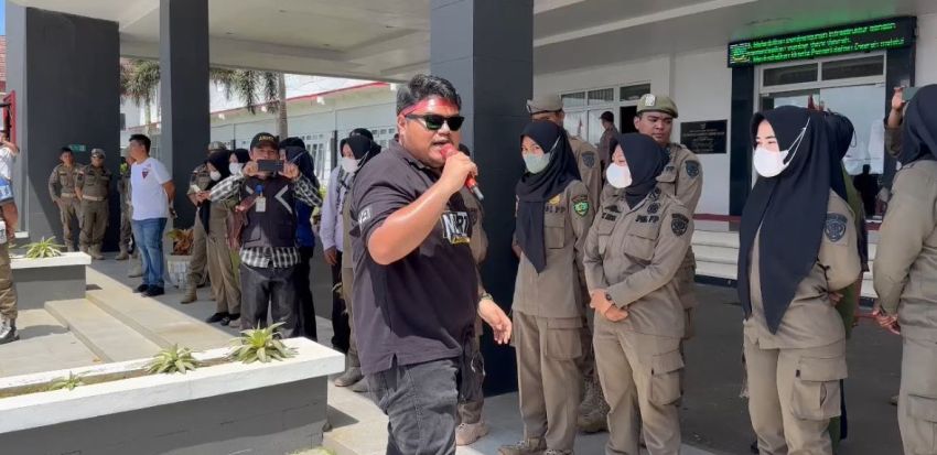 Unjuk Rasa di Polres dan Pemkab Tapsel Minta Presiden Jokowi Atensi Permasalahan PTPN IV Muara Opu