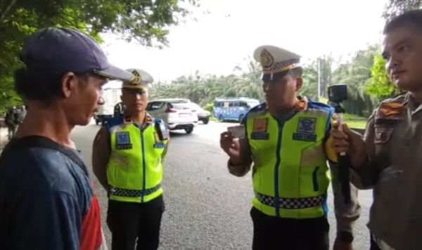 Razia Pajak Kendaraan, Petugas Temukan SIM Palsu