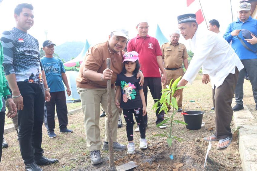 Bupati Tapsel Ajak Masyarakat Untuk Selalu Menjaga Kelestarian Lingkungan