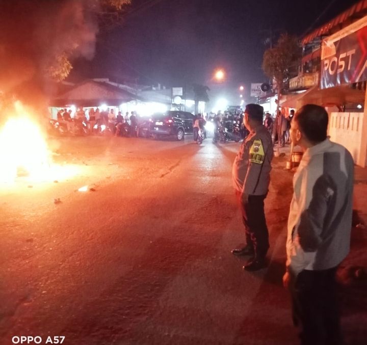 Sepeda Motor Milik Terduga Jambret Dibakar Massa di Tanjungbalai