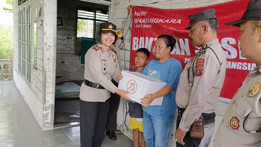 Jajaran Polsek Polres Pematangsiantar Serahkan Baksos ke Warga Sambut Hari Bhayangkara ke-78