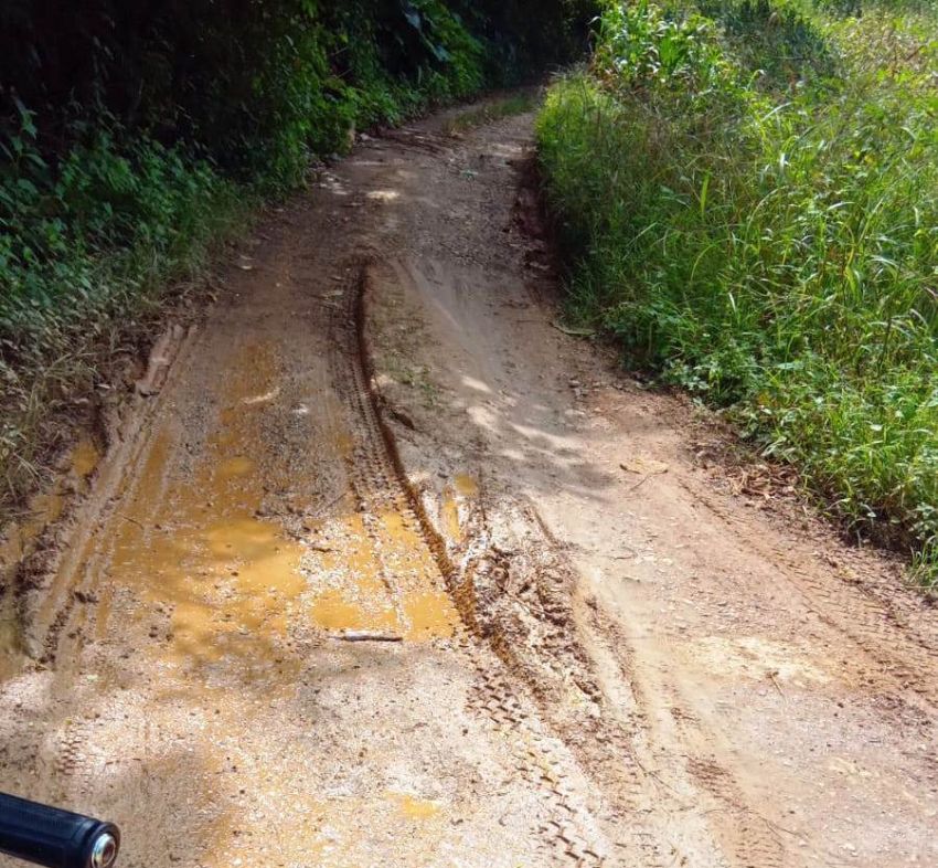 Jalan Rusak Parah Dianggarkan Hanya Rp 100 Juta