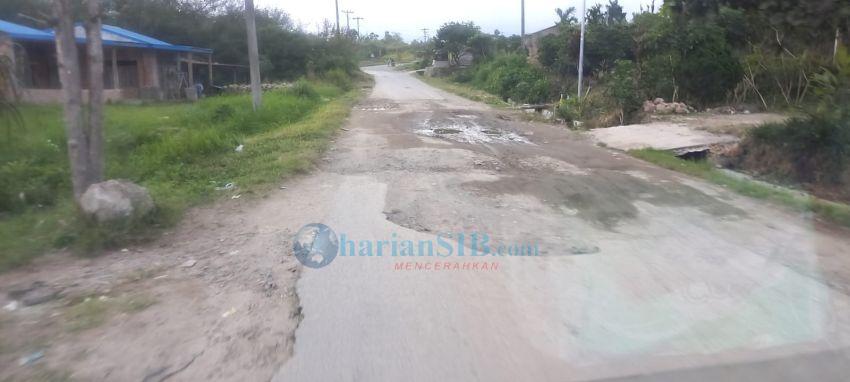 Jalan Tanjung Beringin-Pangiringan Dairi Rusak Parah