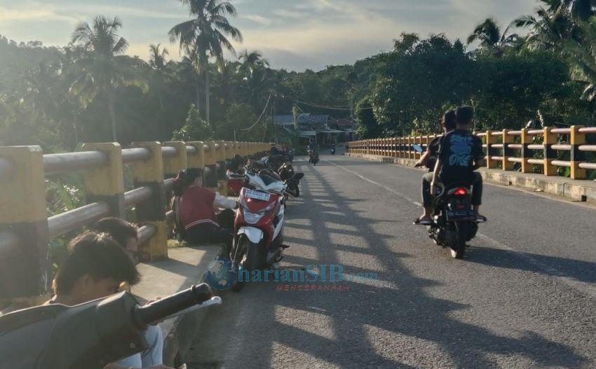 Tempat Wisata Minim, Warga Manfaatkan Jembatan Idanogawo untuk Santai