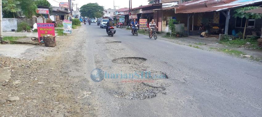 Pemerintah Diminta Segera Perbaiki Kerusakan Jalan Pintu Air IV