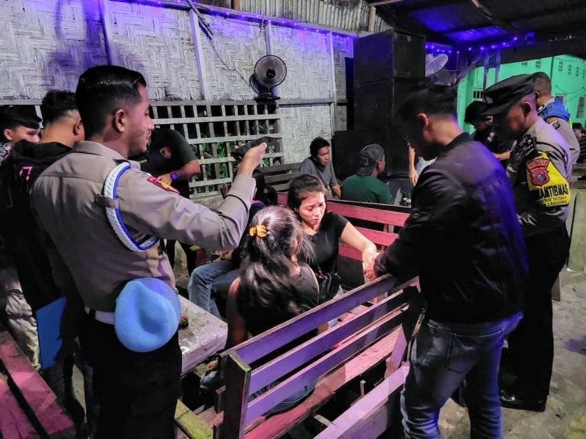 Polsek Medan Labuhan Razia Sejumlah Kafe di Desa Manunggal