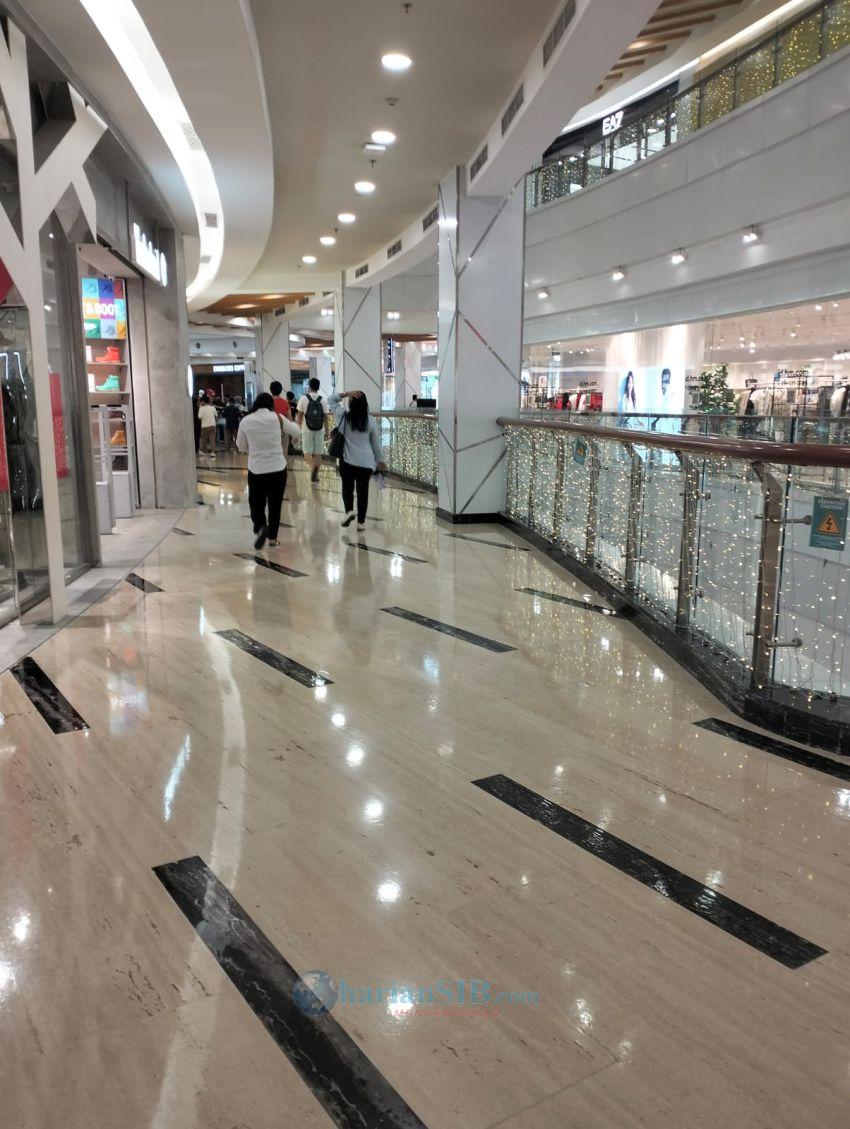 Para Karyawan  Centre Point Merasa Nasib Mereka Tidak Jelas