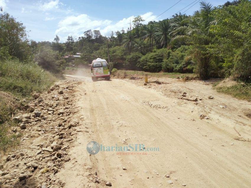 Ruas Jalan Nasional di Karo Tertimbun Material, Arus Lalu Lintas Terganggu
