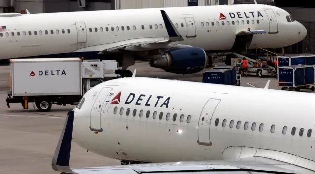 Penumpang Deltas Airlines Dapat Makanan Basi