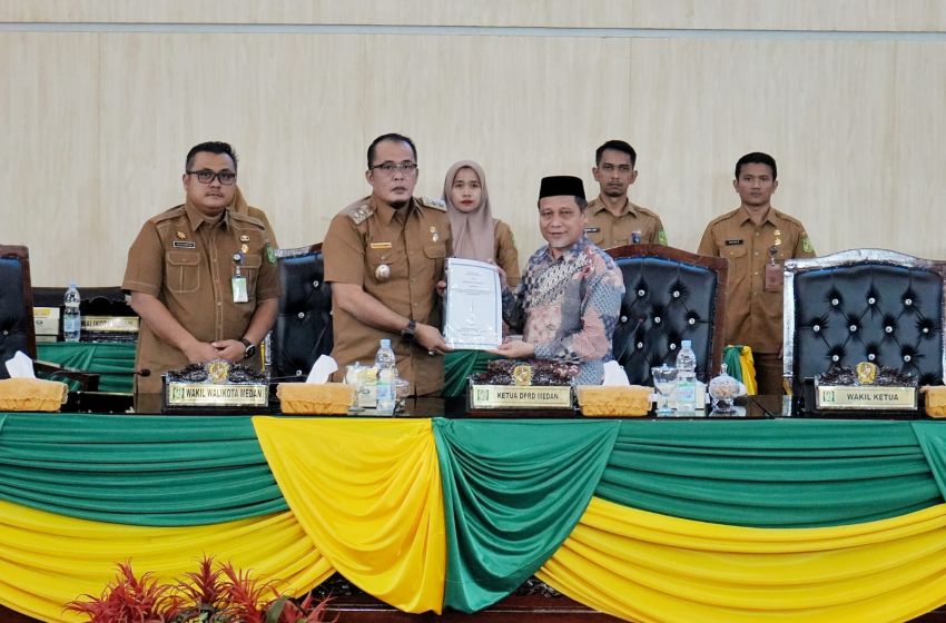 Wali Kota Medan Menerima Hasil Penjelasan Ranperda Inisiatif DPRD Terkait Perubahan Atas Pengelolaan Persampahan