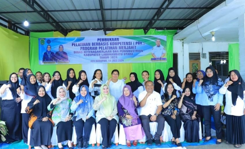 16 Penjahit Pakaian Ikut PBK di LPK Fadillah Tarutung Labura