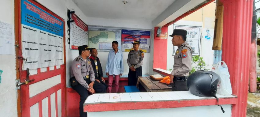 Sat Binmas Polres Pematangsiantar Sambangi Kamtibmas di Pos Kamling