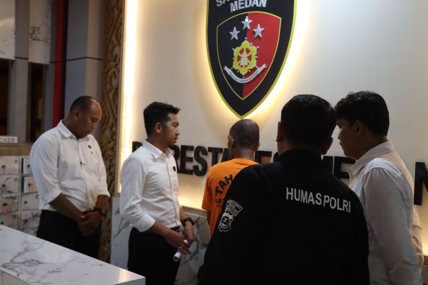 Polisi Tangkap Tersangka Pencuri Perhiasan Emas