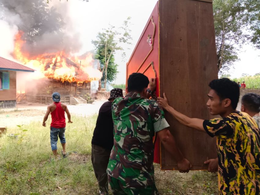 Dua Rumah di Lumban Suhisuhi Toruan Samosir Terbakar