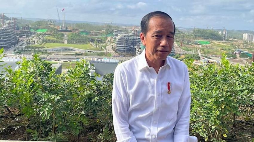Jokowi Ajak Wartawan Keliling Kantor Presiden di IKN Nusantara