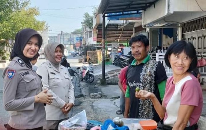 Polwan Cantik Polres Labuhanbatu Ajak Warga Jaga Keamanan Lingkungan