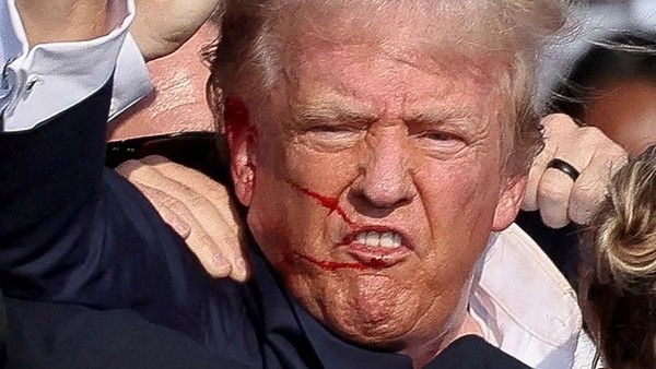 Donald Trump Ditembak, Wajah Berlumuran Darah, 1 Orang Tewas