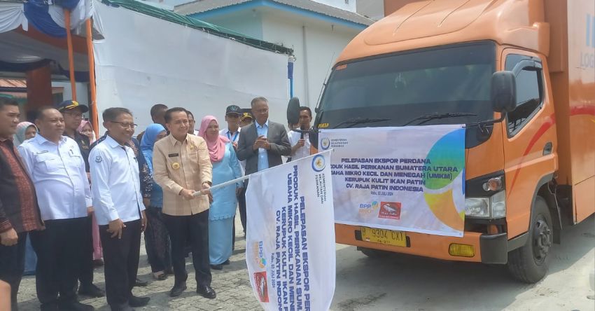 PJ Gubsu Lepas Ekspor Perdana Kerupuk Kulit Ikan Patin di BP2MHKP