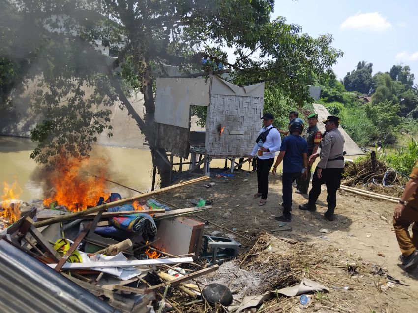 Tiga Pilar Kecamatan Medan Helvetia Bersihkan Lapak Narkoba di Tanjung Gusta